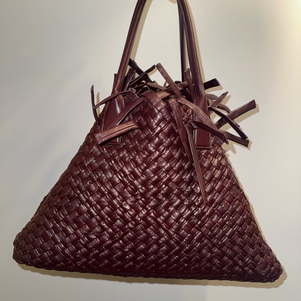 2025 Bottega Veneta Barolo Intrecciato Large Tote - NY Residence Exclusive